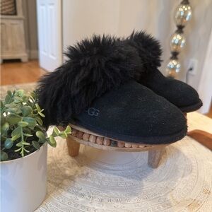 UGG Black Fluffy Women's Slippers